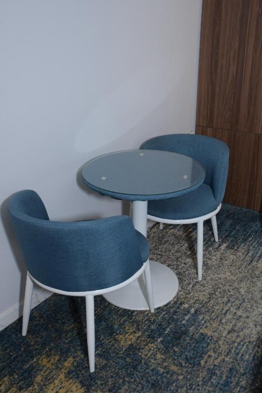 Deluxe Room (2 Adults + 1 Child)