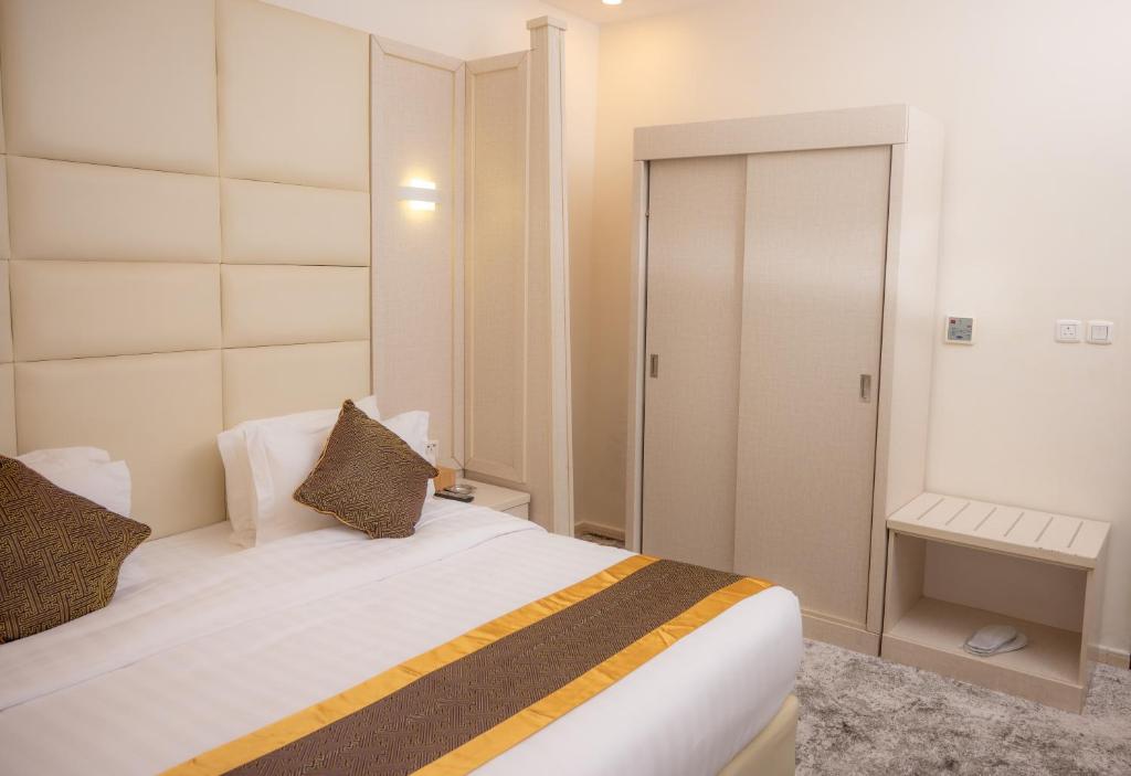 Junior King Suite