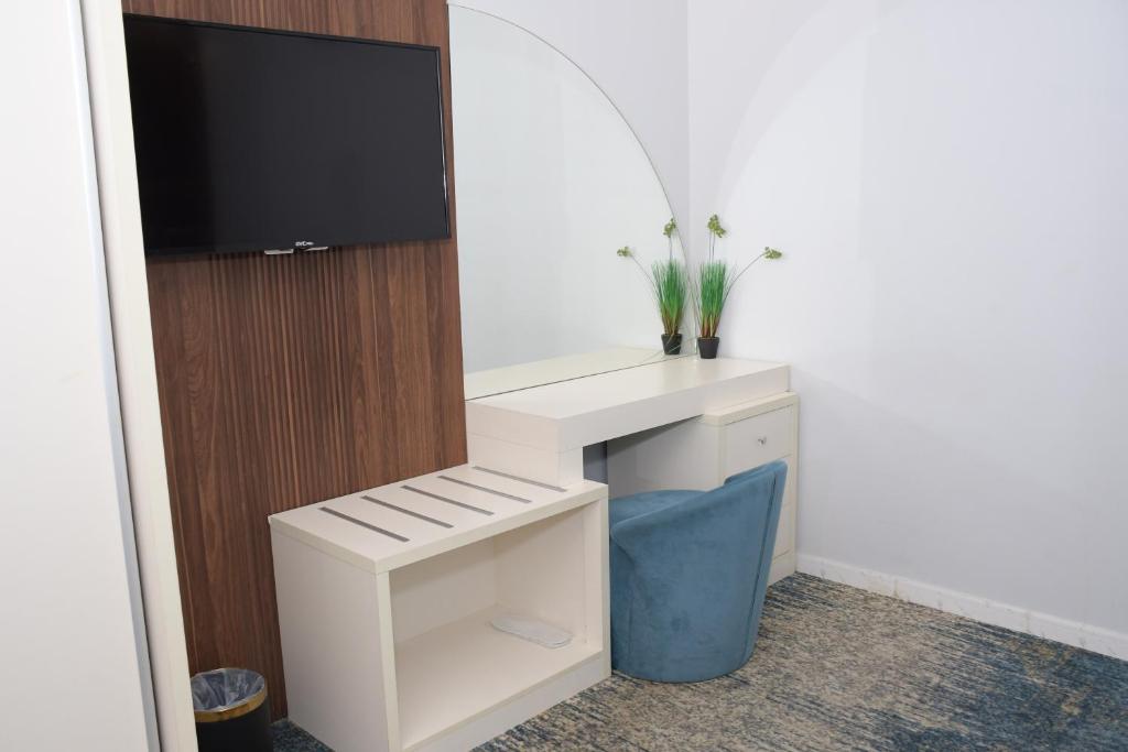 Deluxe Room (2 Adults + 1 Child)